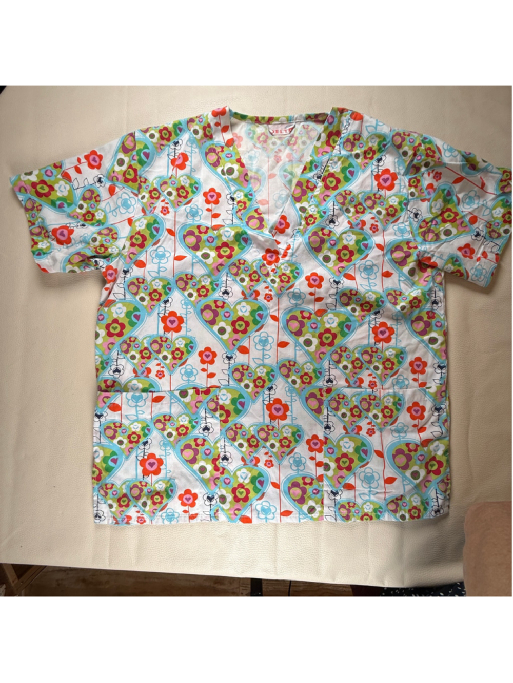 Delta Scrub Top Womens XL Floral Heart Print V Neck Nurse Medical Colorful